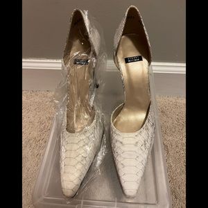 Stuart Weitzman Python Snake Pointed Toe Pumps Shoes - Size 9 1/2